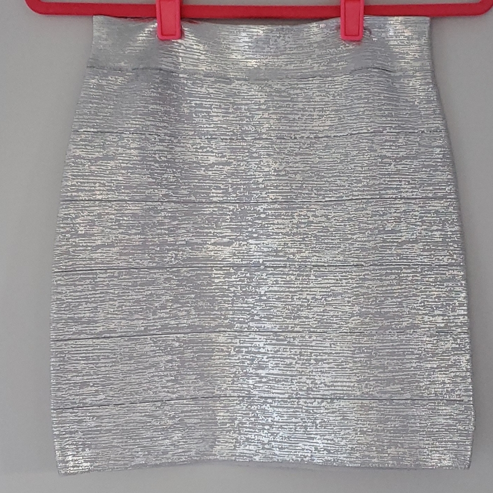 NWOT bebe silver metallic skirt.